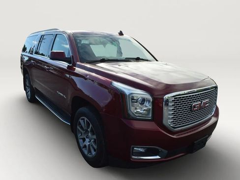 Used 2017 GMC Yukon XL SLE w/ SLE Value Package AWD/4WD image 9