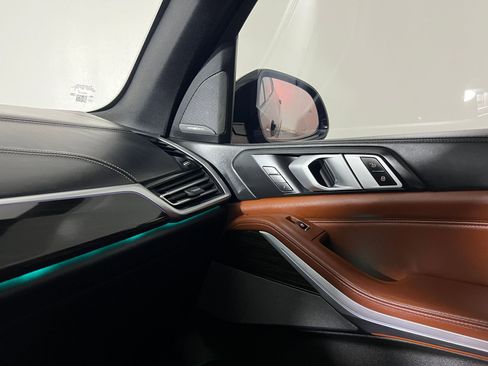 Used 2019 BMW X5 xDrive50i w/ M Sport Package image 31