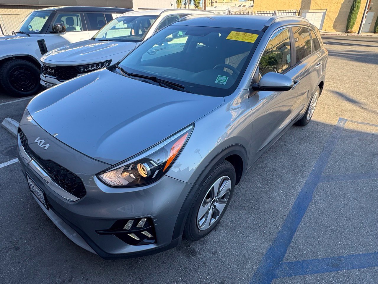 Used 2022 Kia Niro LX FWD image 2