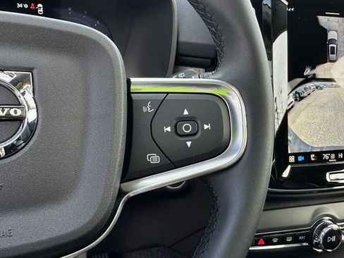 New 2025 Volvo XC40 B5 Plus w/ Climate Package image 27