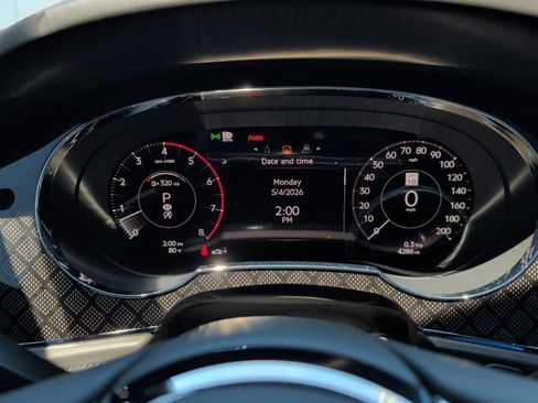 Used 2025 Bentley Bentayga AWD/4WD image 25