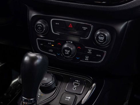 Used 2020 Jeep Compass Limited image 22