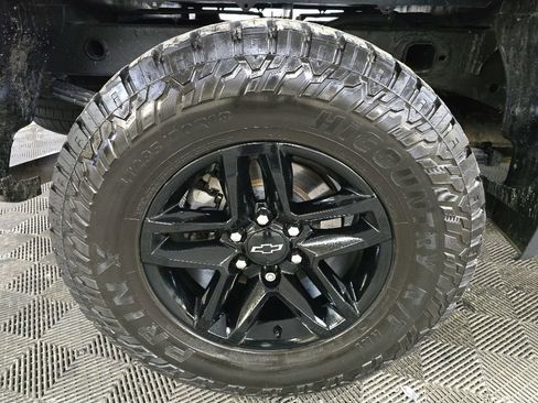 Used 2020 Chevrolet Silverado 1500 Custom Trail Boss w/ Custom Convenience Package AWD/4WD image 13