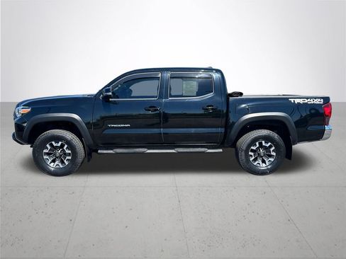 Used 2018 Toyota Tacoma TRD Off-Road AWD/4WD image 10
