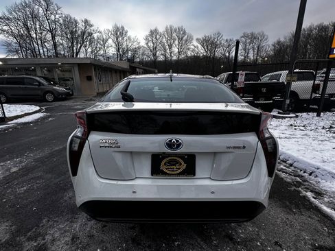 Used 2018 Toyota Prius Two image 6