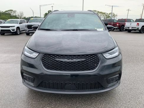 Used 2025 Chrysler Pacifica Limited FWD image 15