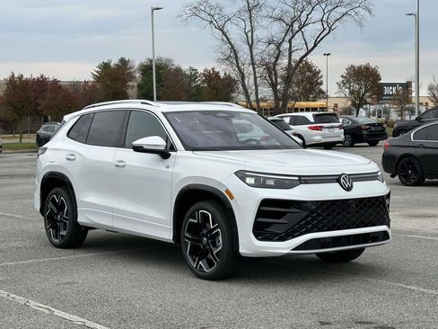 New 2026 Volkswagen Tiguan SEL R-Line image 9