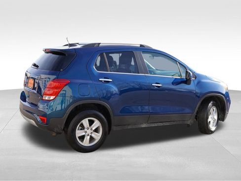Used 2019 Chevrolet Trax LT w/ LT Convenience Package image 4