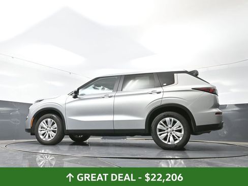 Used 2025 Mitsubishi Outlander ES image 53
