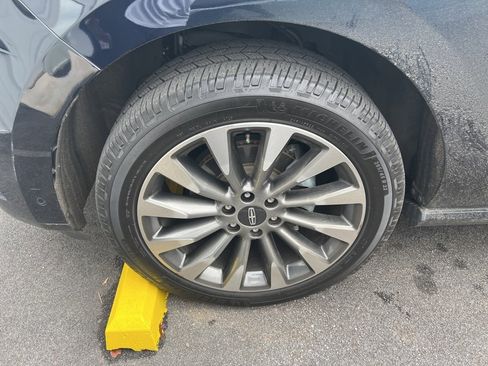 Used 2021 Lincoln Navigator Reserve w/ Luxury Package image 2