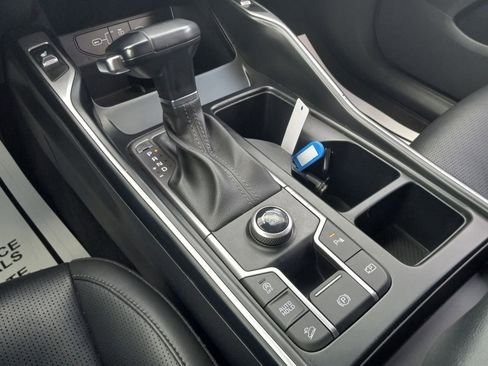 Used 2024 Kia Sorento S image 16