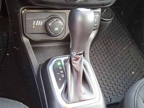 Used 2023 Jeep Renegade Latitude image 14