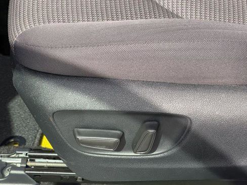 Certified 2025 Toyota Highlander LE FWD image 20