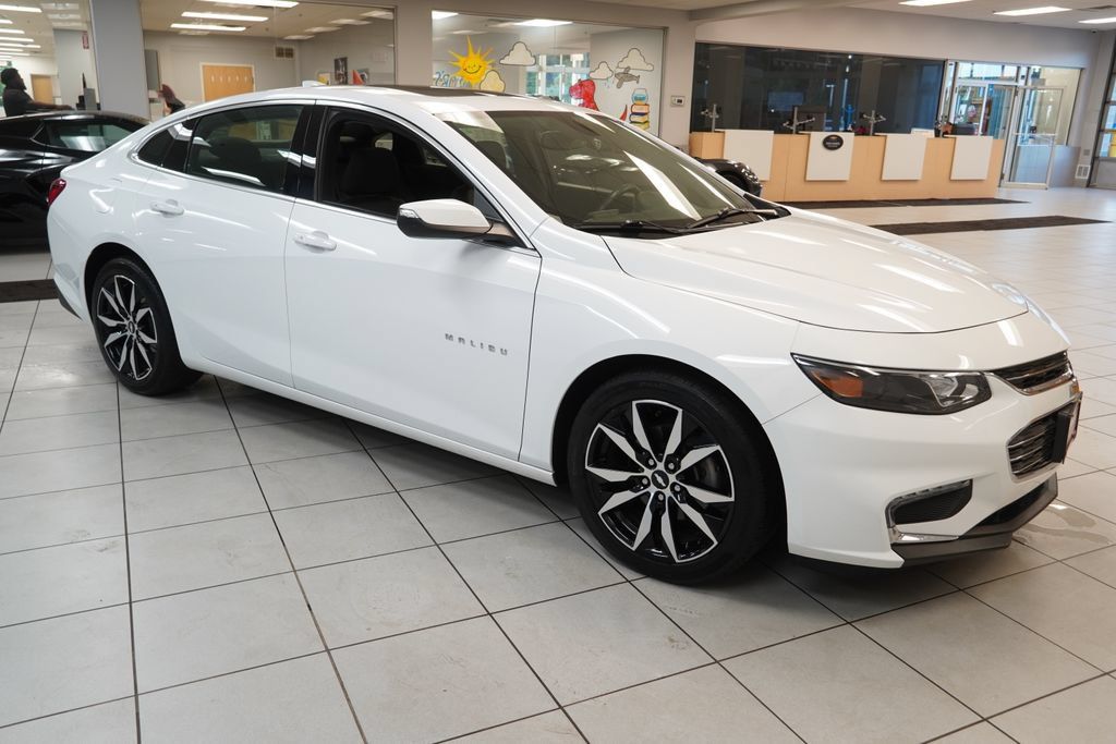Used 2018 Chevrolet Malibu LT w/ Leather Package FWD image 14