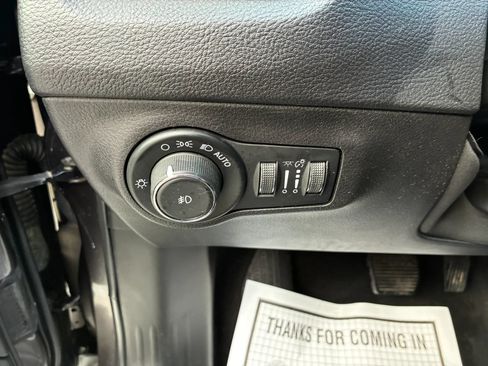 Used 2018 Jeep Compass Latitude w/ Popular Equipment Group FWD image 26