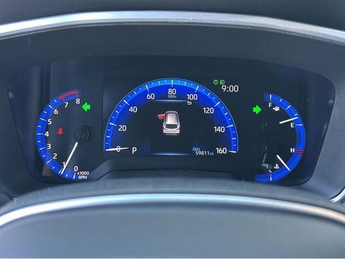 Used 2022 Toyota Corolla Cross XLE w/ Convenience Package image 11