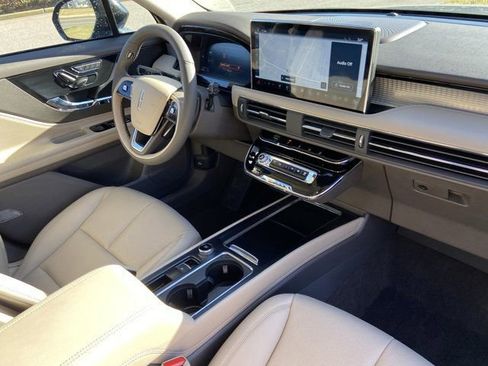 Used 2023 Lincoln Corsair AWD w/ Equipment Group 101A image 24