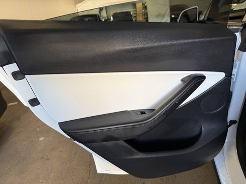 Used 2021 Tesla Model Y Long Range AWD/4WD image 22