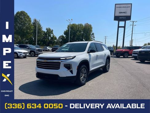 Used 2025 Chevrolet Traverse LT w/ LPO, Floor Liner Package image 1