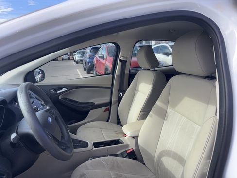 Used 2016 Ford Focus SE image 4