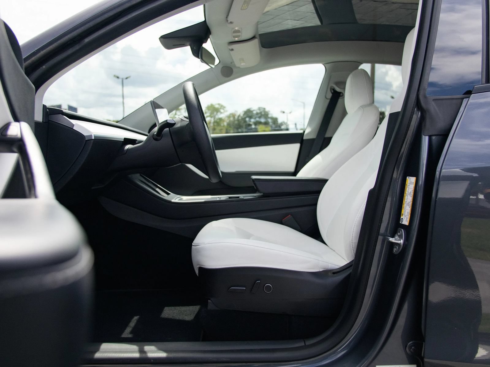 Used 2022 Tesla Model Y Performance AWD/4WD image 19