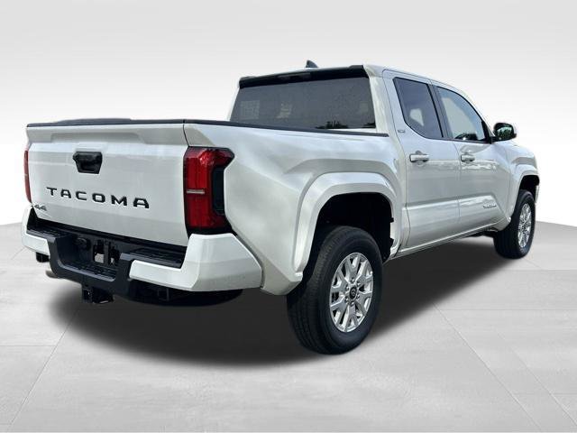 Used 2026 Toyota Tacoma SR5 AWD/4WD image 5