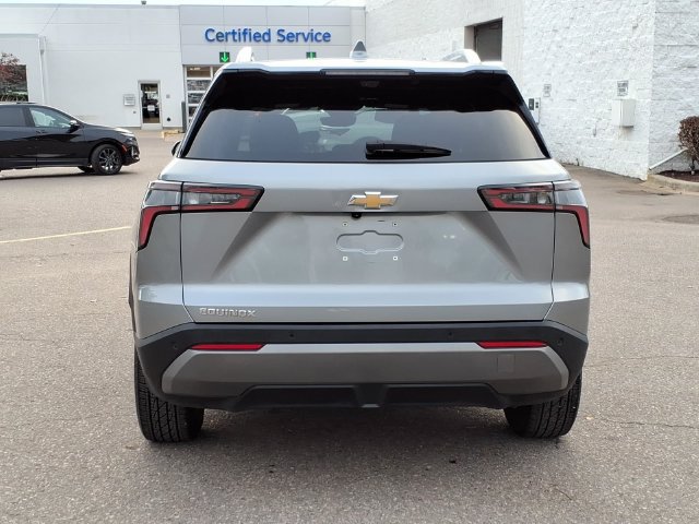 Used 2025 Chevrolet Equinox LT w/ Convenience Package II FWD image 4