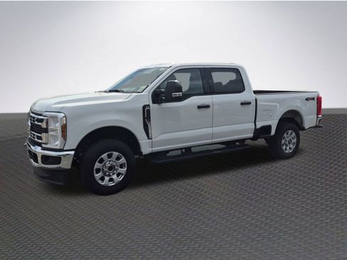 Used 2024 Ford F250 XLT image 2