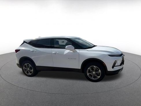 Used 2026 Chevrolet Blazer LT FWD image 2