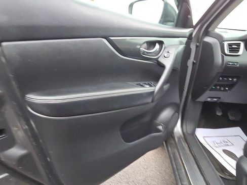 Used 2016 Nissan Rogue SL w/ SL Premium Package image 15