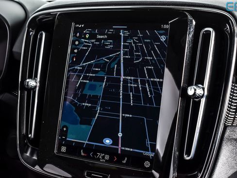 Used 2022 Volvo XC40 P8 Recharge Ultimate image 25