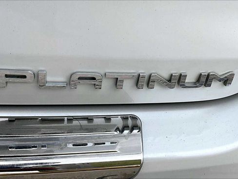 Used 2023 Toyota Highlander Platinum image 10