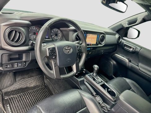 Used 2019 Toyota Tacoma TRD Sport w/ TRD Premium Sport Package RWD image 7