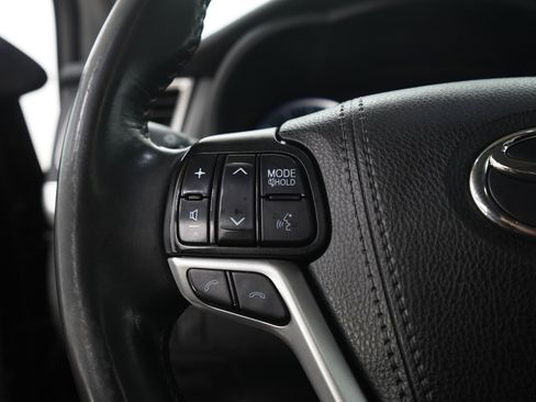Used 2019 Toyota Highlander XLE AWD/4WD image 26