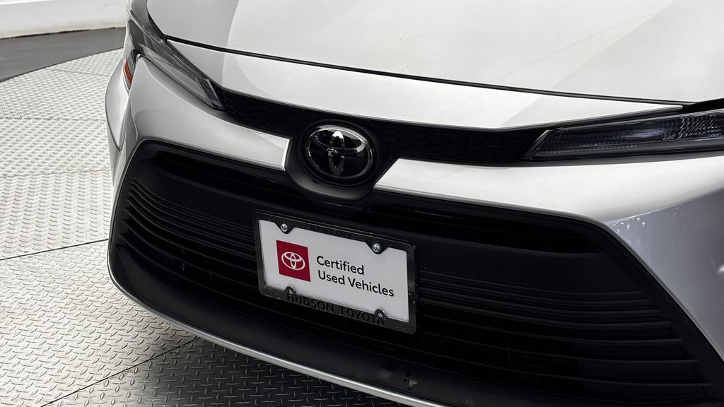 Used 2024 Toyota Corolla LE FWD image 2