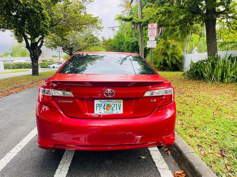Used 2012 Toyota Camry LE FWD image 4