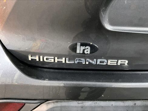 Used 2021 Toyota Highlander XLE image 10