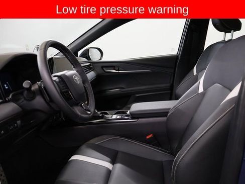 Used 2025 Toyota Camry SE image 13