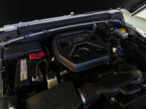 Used 2020 Jeep Wrangler Unlimited Sahara w/ Uconnect 4C Nav & Sound Group image 37