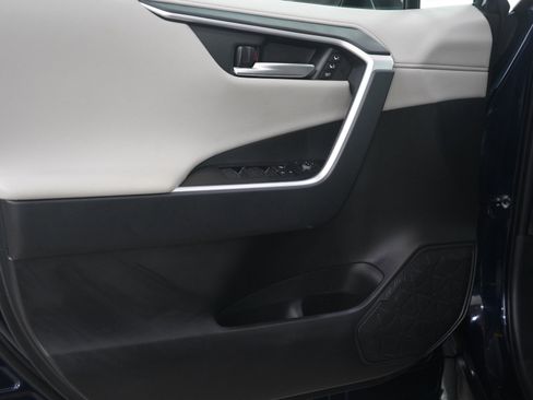 Used 2025 Toyota RAV4 Limited image 18