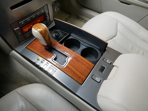 Used 2005 Cadillac XLR RWD image 18