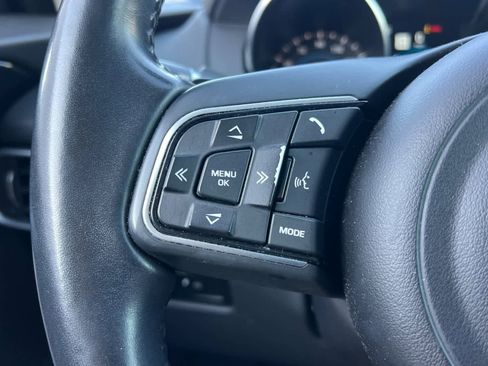 Used 2019 Jaguar F-PACE image 30