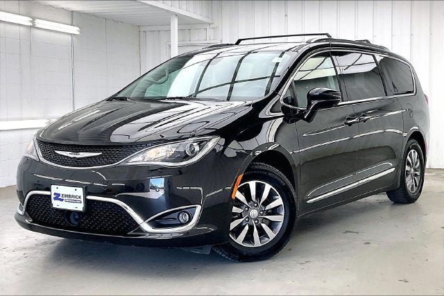 Used 2019 Chrysler Pacifica Touring-L Plus w/ Advanced Safetytec Group FWD image 2