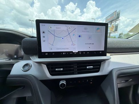 Used 2025 Ford Explorer Active w/ Active Comfort Package AWD/4WD image 24
