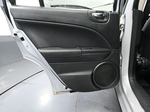 Used 2012 Dodge Caliber SXT image 28