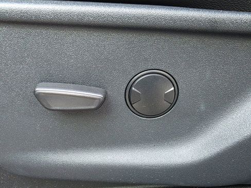 Used 2025 Ford F250 XLT w/ Black Appearance Package image 12