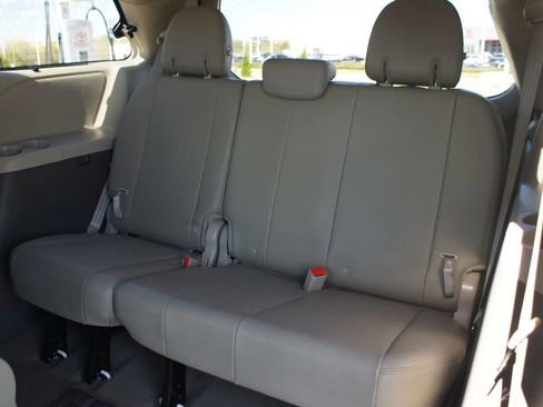 Used 2018 Toyota Sienna XLE Premium image 14