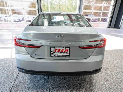 Used 2025 Toyota Camry LE image 3