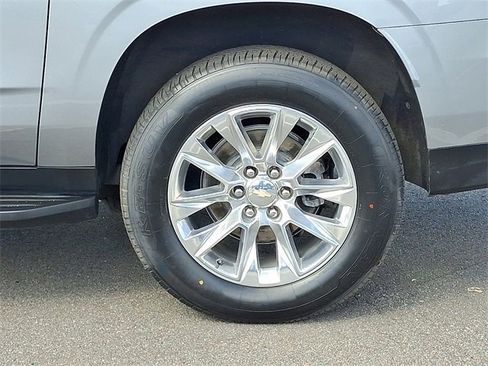 Used 2024 Chevrolet Suburban Premier image 29
