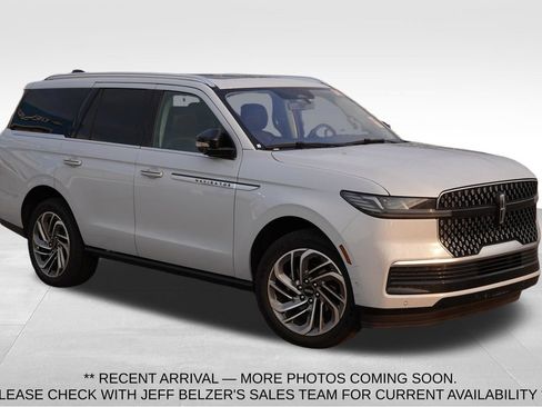 Used 2025 Lincoln Navigator Reserve AWD/4WD image 1